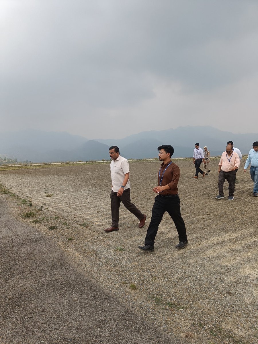aaismlairport's tweet photo. Shimla Airport was pleased to welcome Shri Nikhil Kumar Kanodia, IPS, Chief Vigilance Officer (CVO), AAI, during his visit today. His visit reinforced AAI’s commitment to transparency and excellence.

#ShimlaAirport #AAI #Vigilance
@AAI_Official 
@MoCA_GoI https://t.co/acPOUqyoAO