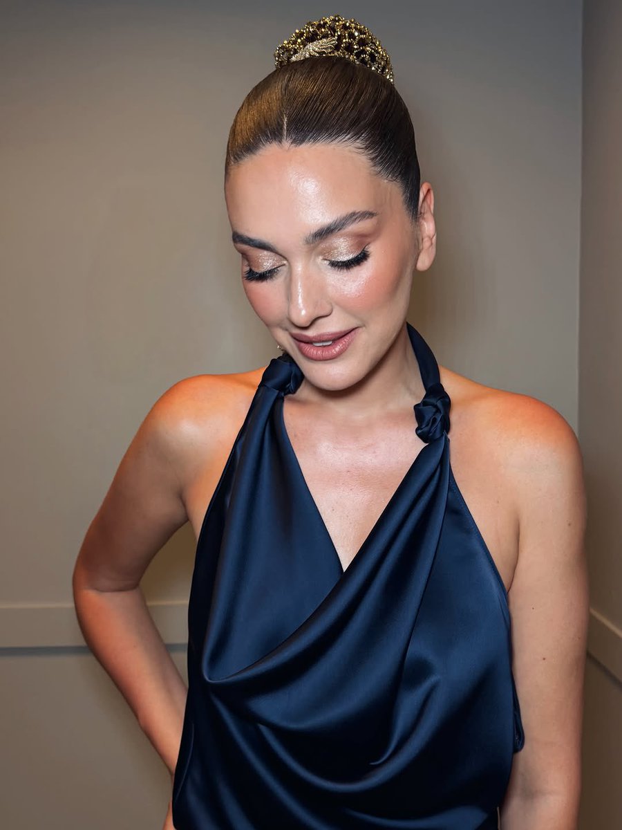 BerguzKorelfan's tweet photo. Güzeller güzeli 🥰🔥✨🎼🎶🧿 
#güzelanne #star Bergüzar Korel Halit Ergenc https://t.co/qiz6UiUsmK