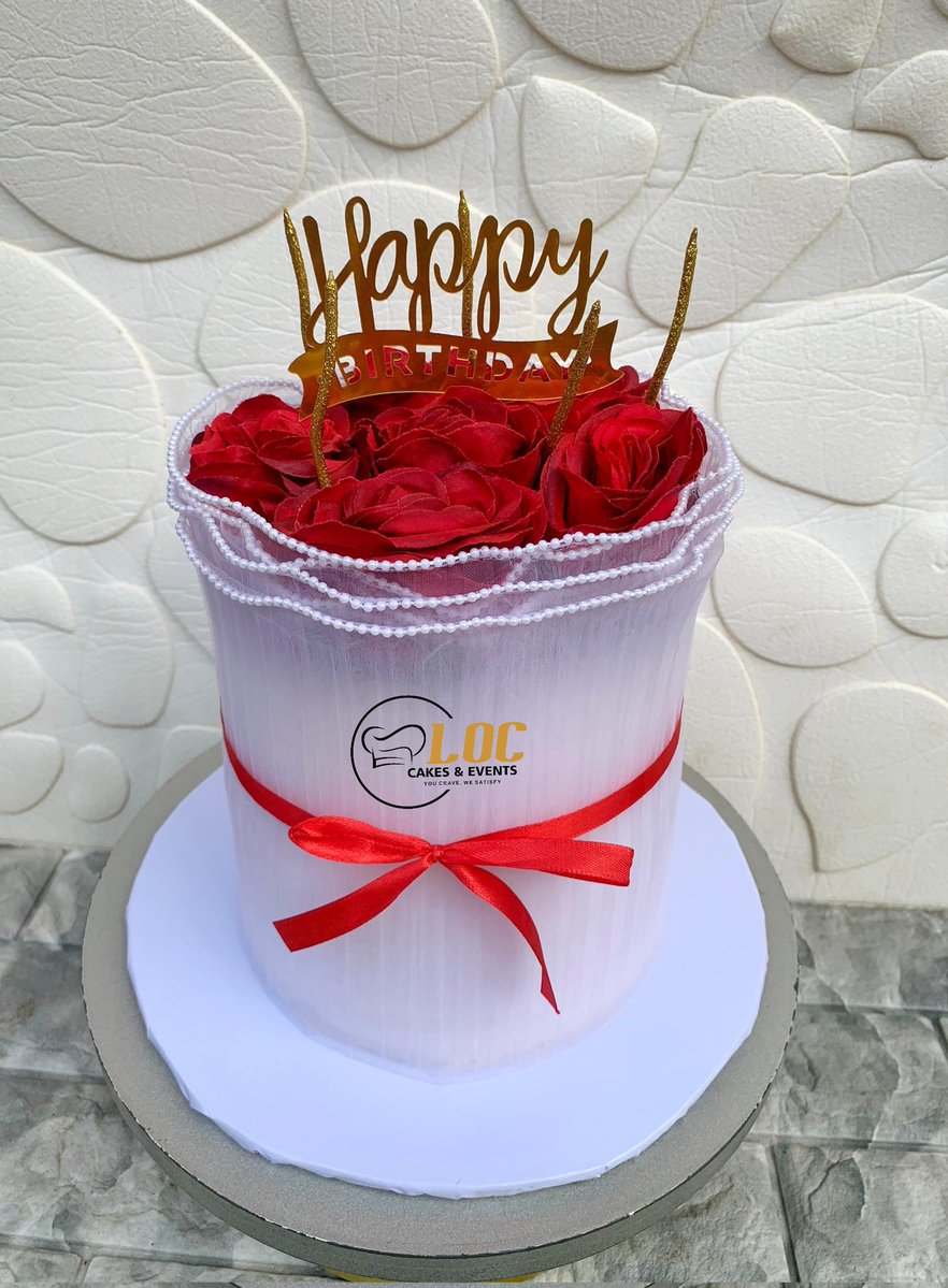 LOC_cakes's tweet photo. Ta-daaa 🥳🥳🥳

What do you think about this beauty?

I love eet...do you?

I am available to take your orders in Ibadan and Lagos! 

Please RT, my customers are on your TL 🙏

@AanuoluwapoAd17 @Jomilojju @_DammyB_ @UnclebeeOla @Sdhikrullahi @Ibadan247 https://t.co/HDWNPWMWsM