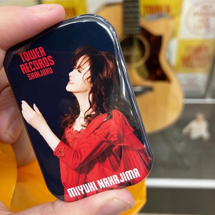 みゆきさんのスラッ首シリーズ。2025年のタワレコ新宿店特典。印刷写真