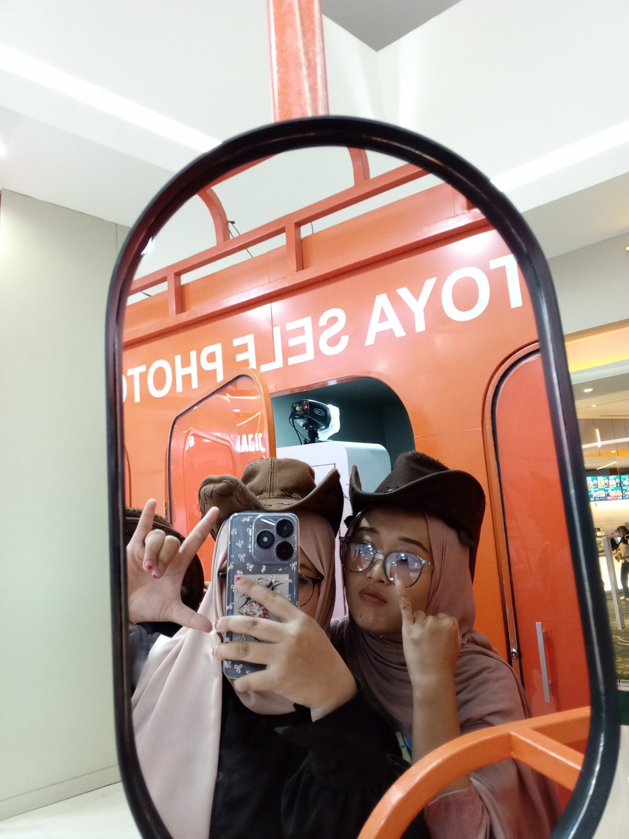 maisabdr's tweet photo. @yappingfess Kalo aku pasti yang bening2 nder, suka aja gitu lebih keliatan clean wkwkk, mana murah lagi, langsung beli banyak, ada di oren https://t.co/3SX3i5QuG4 https://t.co/AMwOcyXvLB