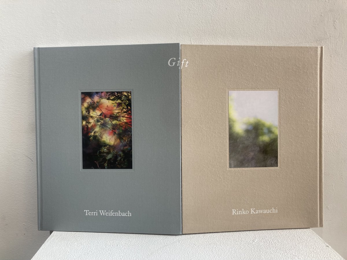 再入荷 『Gift』 川内倫子とテリ・ワイフェンバック。国際的に活躍する 