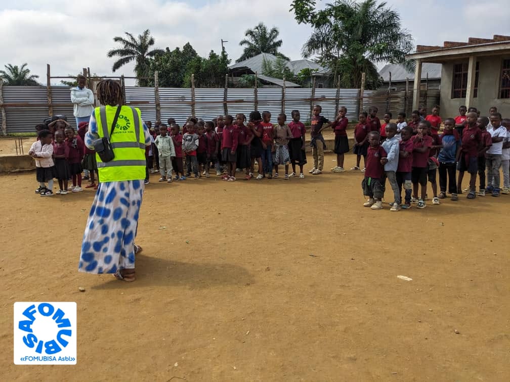 fomubisa's tweet photo. À l’occasion de la Journée Mondiale de l’Enfant Africain, FOMUBISA ASBL – Antenne de Walikale a organisé une activité de sensibilisation au Complexe Scolaire Il Fera. Plus de 400 enfants ont été sensibilisés à leurs droits dans une ambiance éducative, conviviale et porteuse d’espoir. Une belle initiative en faveur de la protection, de l’éducation et du bien-être de l’enfant à Walikale. 

https://t.co/OgPTRDeztC
fomubisaasbl@gmail.com
@UNICEF
@UNESCO @sofepadi #JournéeMondialeDeLEnfantAfricain #DroitsDeLEnfant #ProtectionDeLEnfant #Enfance #Education #ImpactSocial Source