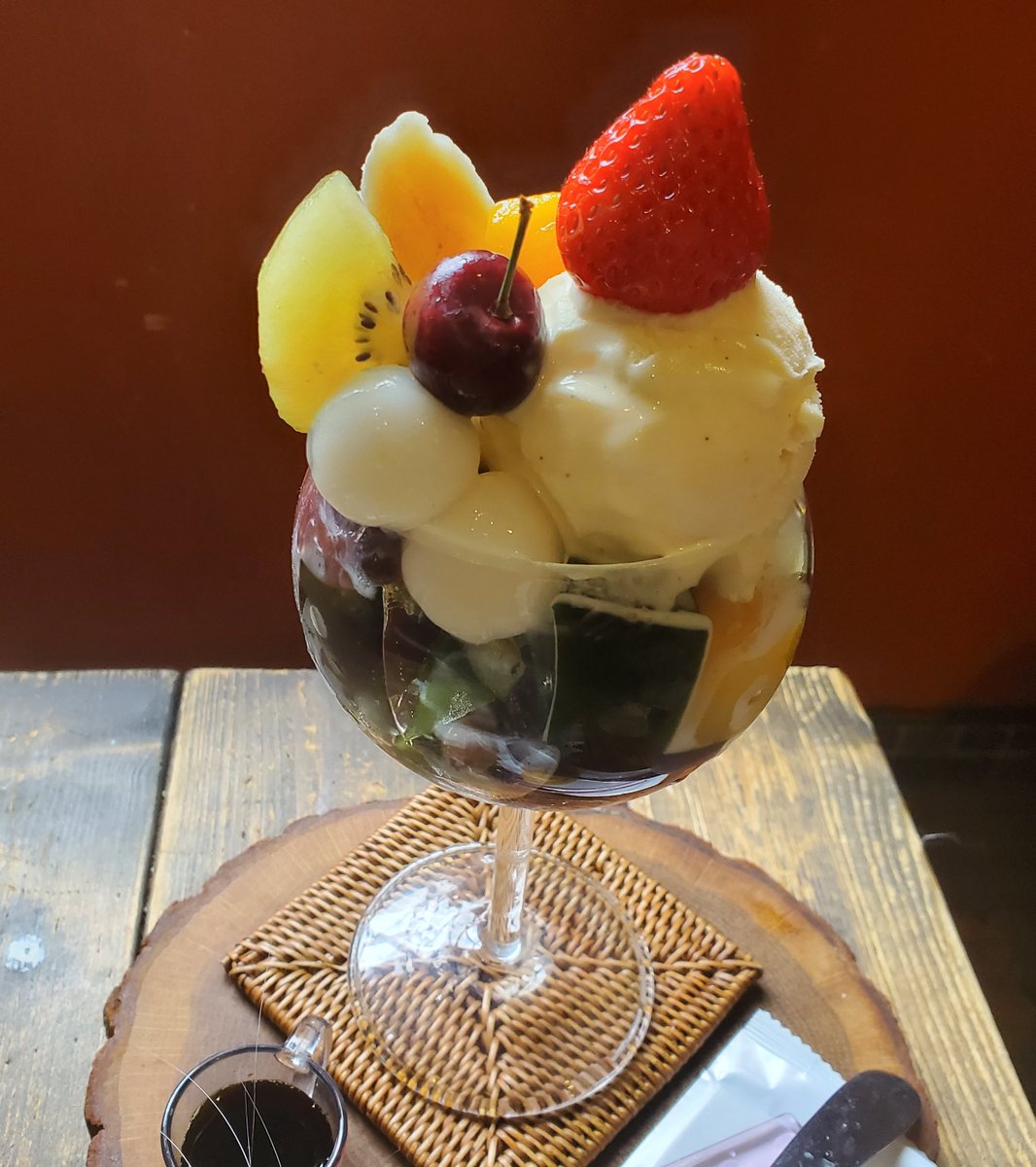 nyaon2014's tweet photo. 波照間島の黒糖を削り
広島レモンで作った黒糖レモネード🍋250円
や、夏の思い出590円
等
夏のメニュー沢山🏖️

店内猫達だけです。
#猫カフェ猫音 
https://t.co/Ef5qRfxlPH https://t.co/iZZhKQTeEp