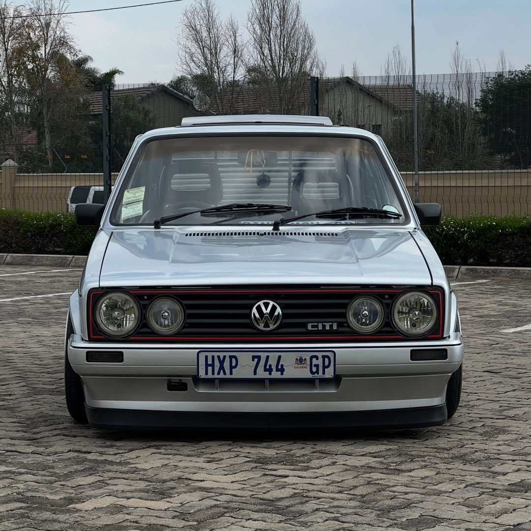 itsReabetswe's tweet photo. Old school never looked this good. HXP 744 GP pulling up 🔥 https://t.co/Dv9KxaBshq