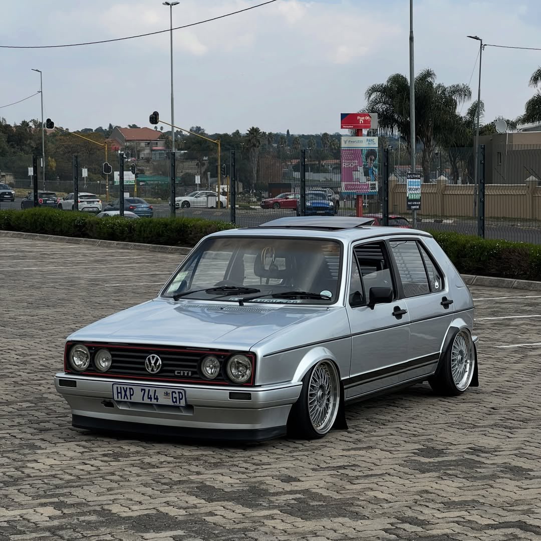 itsReabetswe's tweet photo. Old school never looked this good. HXP 744 GP pulling up 🔥 https://t.co/Dv9KxaBshq