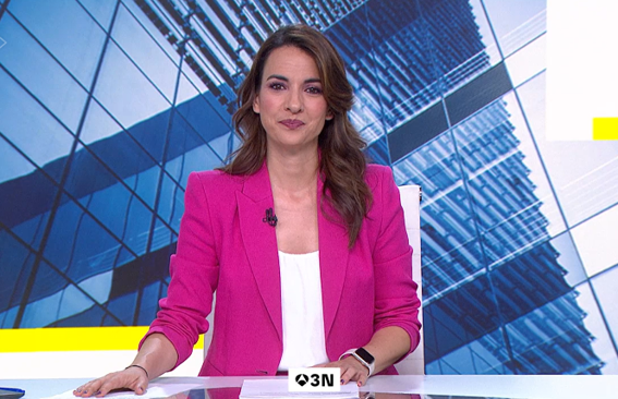 atresmediacom's tweet photo. #Audiencias I 

🥇 @A3Noticias 1 se alza este jueves como LO+VISTO de toda la televisión

🏆 LÍDER absoluto con 2,1 M, un 22,5% de cuota y 3.051.000 espectadores únicos
 
🏆 @A3Noticias 2, también LÍDER en la noche con 2 M de seguidores de media, un 19,9% y +3 M de espectadores únicos