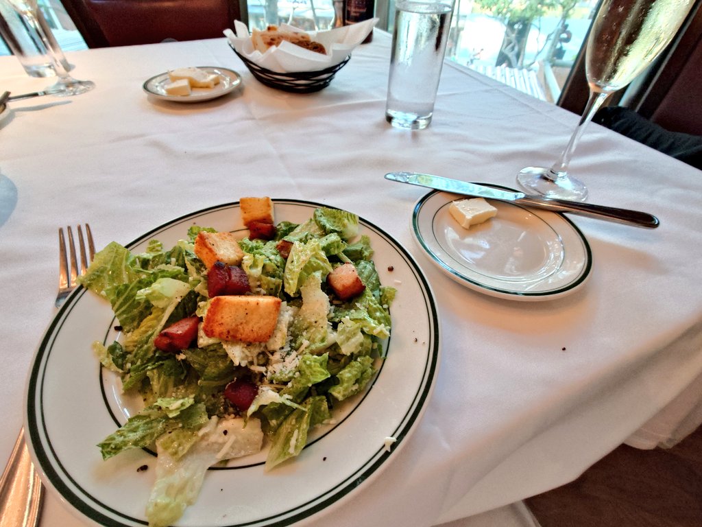 chan59173's tweet photo. 勝利くんの涙に思いを馳せながら美味しくいただきました😌残して申し訳なくてホールスタッフさんに「そーりーべりぃでりしゃすなんだけどフル～ε= o(´〜｀;)o (原文まま)」って言ったら「アメリカンサイズだからね～(訳)」って会話になってて熱い🔥出川イングリッシュ最高～ꉂ🤣𐤔
 #ウルフギャング https://t.co/A8pw02Ztuf