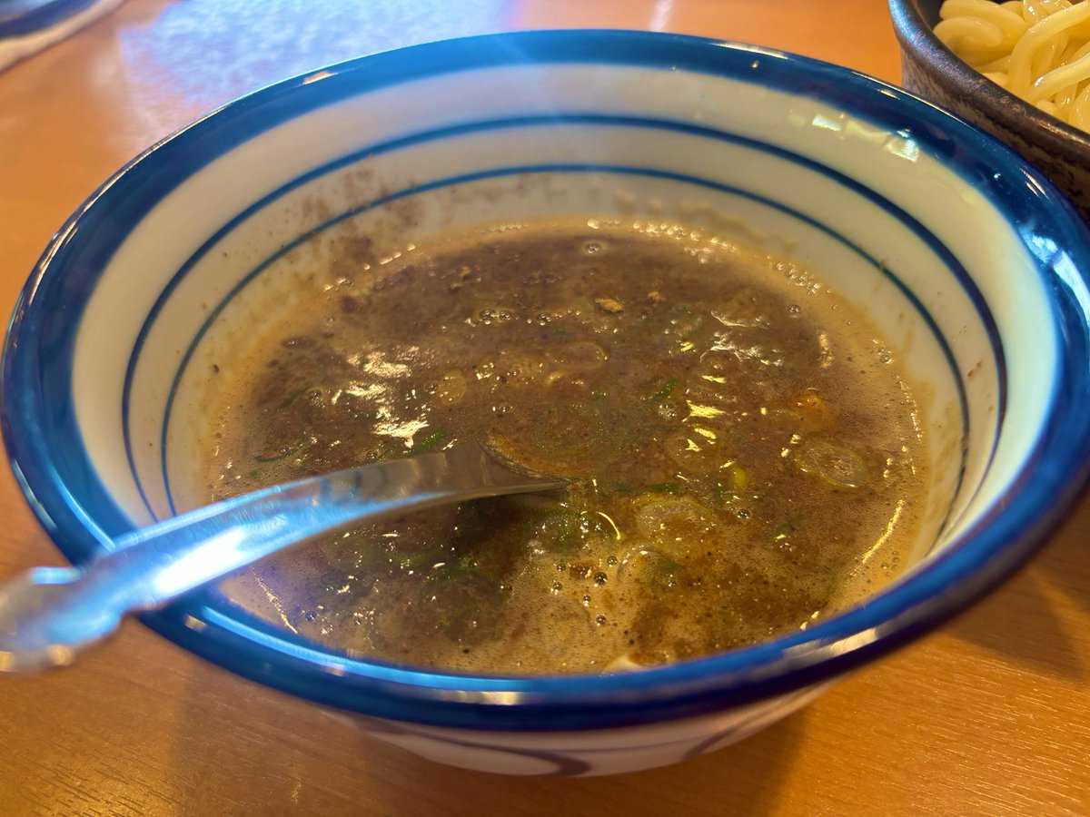 ahiro666's tweet photo. 【極つ庵】
特製つけめん＋麺増し

平日のお昼に🔰訪問。
しっかり冷水で締められたモチモチ丸麺、濃厚な魚介がきわ立つつけ汁は、濃厚ゆえに食べ終わる頃にはほとんど残ってません。
それほどの濃度と美味さ、焼豚も絶品🤤
また美味しい一杯を食べれる幸せ🍜

#ahiroのラーメン食歴
#三河安城 #極つ庵 https://t.co/oxTAHqEHqB