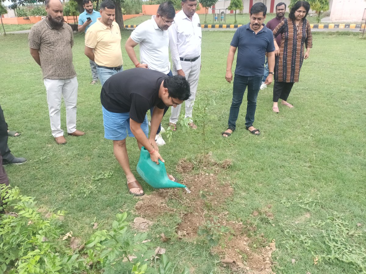 NIH_Hydrology's tweet photo. In a heartfelt tribute to mothers and a commitment to environmental sustainability, the National Institute of Hydrology (NIH), Roorkee organized a plantation drive under the nationwide campaign "Ek Ped Maa Ke Naam" at Jal Vihar Colony. Dr. Gopal Krishan, Scientist E, coordinated the campaign.

The plantation drive was initiated by the NIH Director, Dr. YRS Rao, in the presence of scientists (Dr. PC Nayak, Dr. Manish Nema, Dr. Ravinder Kale, Dr. Sumant Kumar, Dr. Rajesh Singh, Dr. Ashiwini Ranade), the Senior Administrative Officer, and staff members of the Institute. The event reflected the collective resolve of the NIH family to contribute to a greener, healthier environment while honoring the invaluable role of mothers in our lives.

Each sapling planted today symbolizes care, nurturing, and a pledge to protect nature for future generations.

"Plant a tree in your mother's name, nurture it with love, and leave a lasting legacy for generations to come." 🌿💚

#EkPedMaaKeNaam #NIHRoorkee #PlantationDrive #EnvironmentalSustainability #GreenInitiative #SaveEnvironment #JalViharColony #HydrologyForNature #GreenFuture