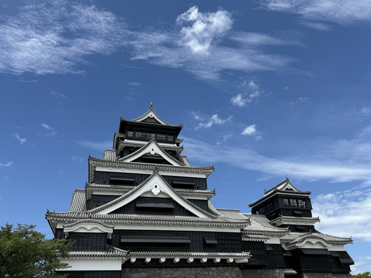 arguru0213's tweet photo. 熊本旅行！
熊本城と鍾乳洞！熊本城の真上にハートの雲 https://t.co/ioeav5S8am