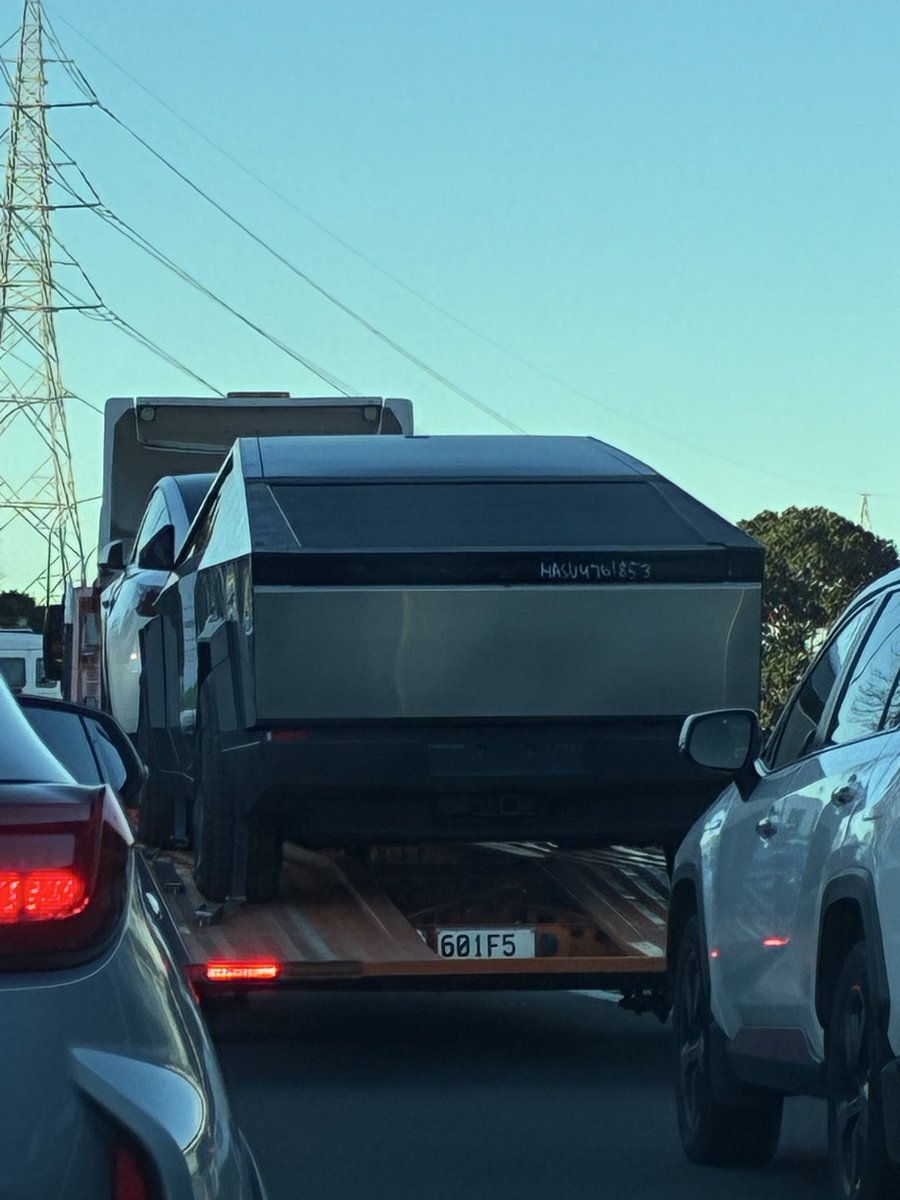 0Panada's tweet photo. 纽村🇳🇿 出息了哈
Cyber Truck 都整上了 https://t.co/9PZEG0Cbf5