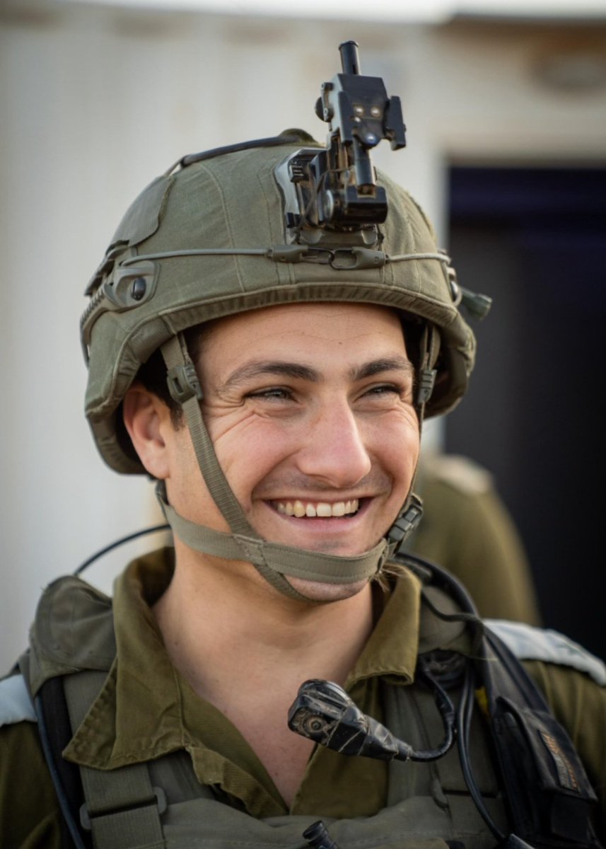 chenmaanit7's tweet photo. וברך לו חיוך שכמוהו כאור. סא"ל דור בן שמחון נהרג אתמול בלבנון https://t.co/kcNCiPM3ow