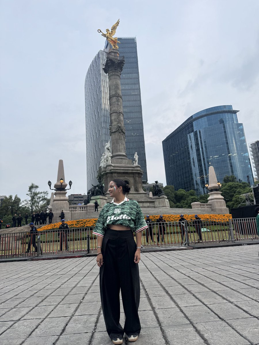 Alexiaahrn's tweet photo. Tenía que ver la sede mundialista con mis propios ojos🇲🇽✨ https://t.co/1MZh11LyHw
