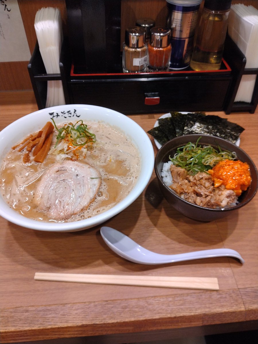 koshi3221's tweet photo. 今日のお昼はみそきん実店舗に行ってきました！今回で2回目で、初めてチャーねぎ玉丼を食べましたが、想像を超える旨さに衝撃。
チャーシューとタレが結構濃いけど、
玉子とネギと一緒に食べたらものすごくうまくなりました。
本当にすごい満足度です。ごちそうさまでした！
＃みそきん https://t.co/dR5e5VW6zm