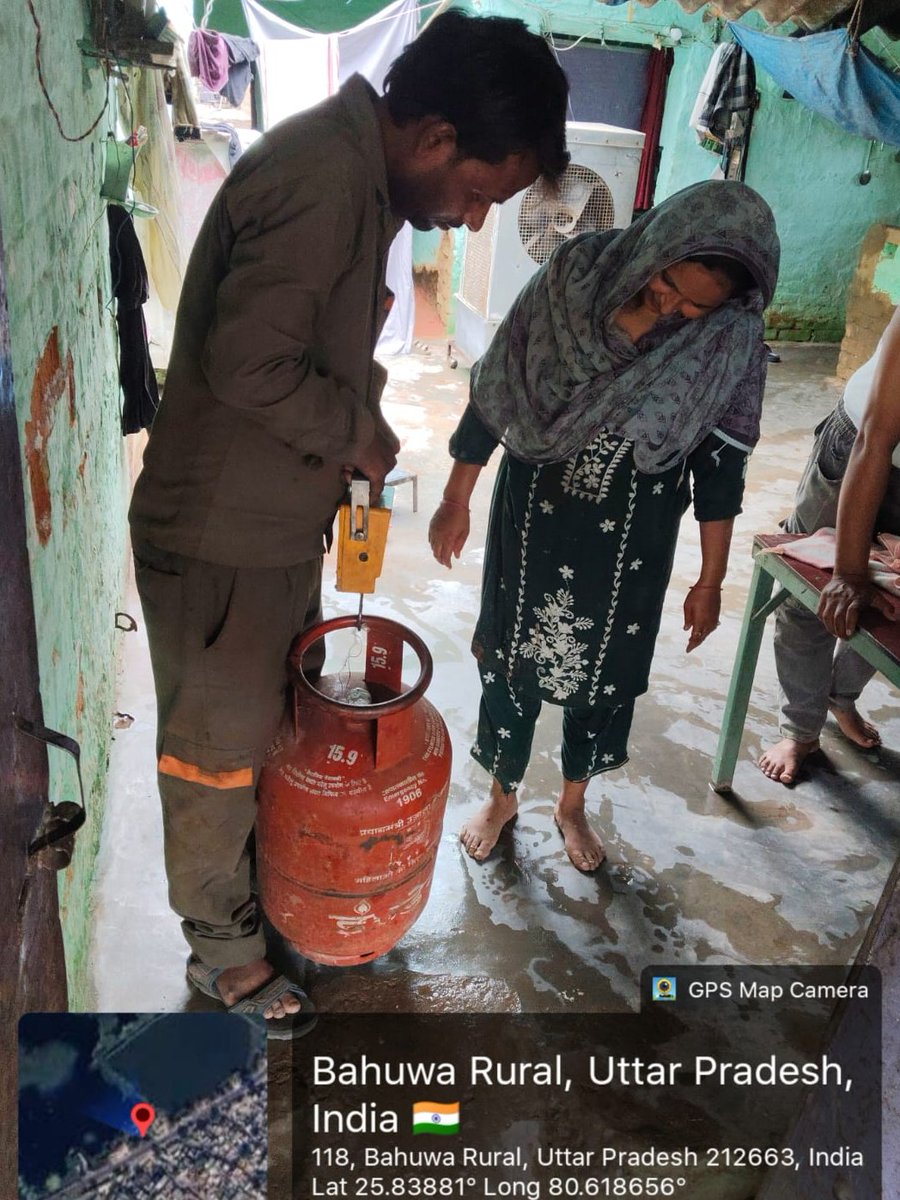 IOCL_UP's tweet photo. बहुआ क्षेत्र में इंडेन गैस के उपभोक्ताओं को वितरण के समय ही प्री-डिवरी चेक (PDC) के माध्यम से ईंधन की शुद्धता और मात्रा के प्रति आश्वस्त किया जा रहा है। प्रामाणिक सेवाओं के साथ हर नागरिक को सशक्त बनाना इंडियनऑयल का ध्येय है।
#IndianOil #Indane #LPGSupply #OnDutyAlways #ReliableSupply #EveryHomeEveryDay

@HardeepSPuri @PetroleumMin @neerajmittalias
@secretary_moPNG @ChairmanIOCL @sahneyas
@DirMktg_iocl @sanjayb1969 @myogioffice
@IndianOilcl