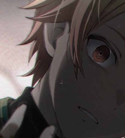 jytrii_'s tweet photo. This untrained looks so good. The eye details, desaturated colors, the sweat,

THE BLUR, CHROMATIC ABERRATION and LINES around him…
Dude it really gives that sense of dread and panic🥹🥹 

he looks like he’s about to collapse lmao https://t.co/5NAuM5k0Dw