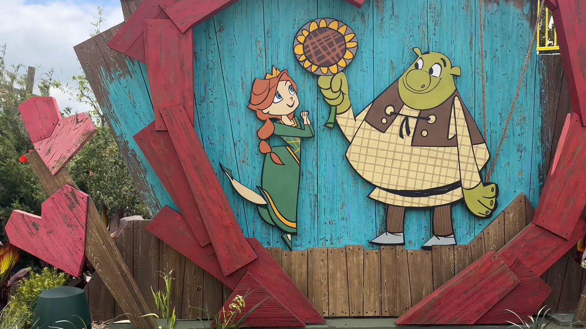 lolwutburger's tweet photo. i need to know who did the art for the shrek theme park attraction, this art style is adorable https://t.co/2tE2LTiauN