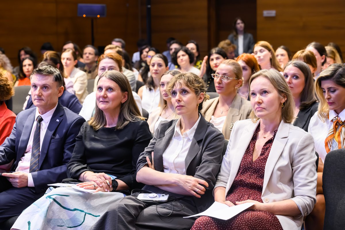 EUinGeorgia's tweet photo. “Family-friendly workplaces are good for business”

At an 🇪🇺- and 🇸🇪-supported forum organised by @EBAGeorgiaoffi1 and @UNFPAGeorgia, Chargée d’Affaires Zane Rungule underlined how family-friendly policies attract talent, boost productivity and support 🇬🇪’s long-term development. https://t.co/wU1QGk710n