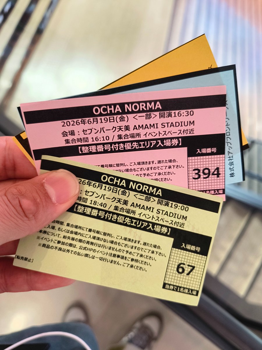 DefrosterRock's tweet photo. 2時間かけて来て40分並んで優先エリア買えました！1部は捨てて2階で見よか。 https://t.co/TuAQsPTpOr
