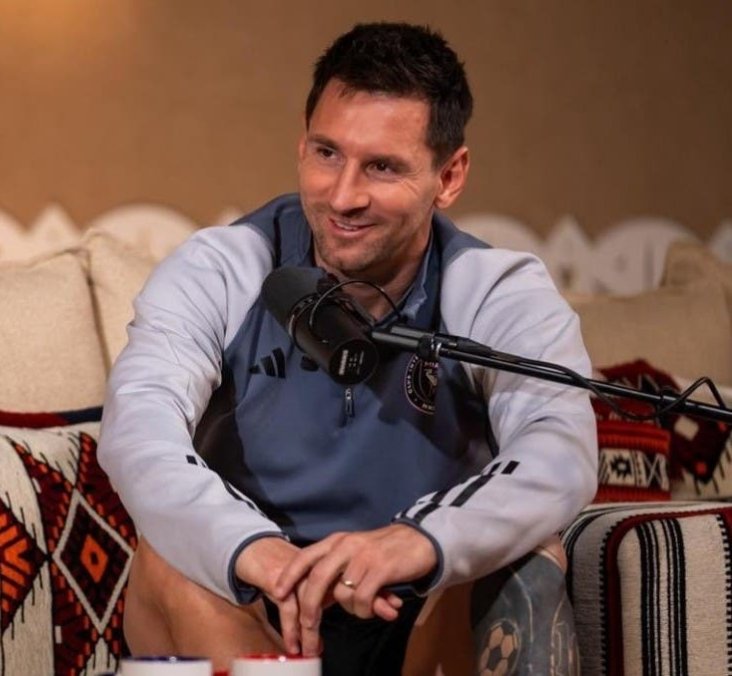 IS_Netwrk29's tweet photo. 🚨 LEO MESSI GIFTED A JERSEY & FOOTBALL TO THE YOUNG KID WHO MADE A PLASTIC JERSEY FOR MESSI 🚨

Leo Messi 🗣️: “One day, while I was scrolling through my phone, I saw a young boy on social media. He was playing while wearing a plastic jersey made in my name. Later, when I learned more about him, I found out that he was a huge fan of mine at just five years old. He had insisted to his father that he wanted my jersey, but his father was so poor that he couldn’t afford to buy one for him.

As soon as I heard about this, I asked my team to send him a signed jersey and a signed ball. I also told him that if I ever came to play somewhere in Asia, I would definitely meet him. When I eventually visited, I met him in person. He was a very sweet boy, and he burst into tears when he saw me. Meeting him made me very happy as well, and I truly enjoyed spending time with him.” ♥️🙏