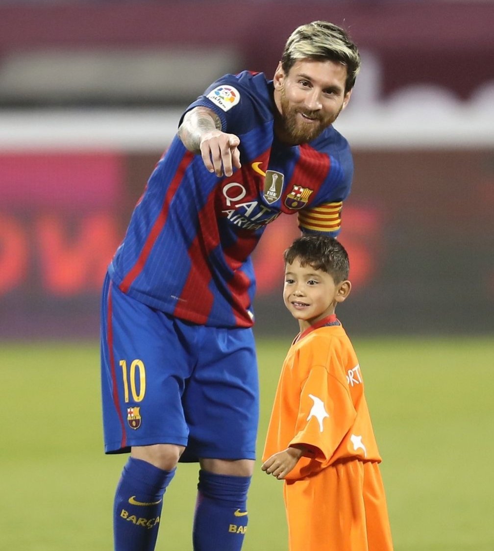 IS_Netwrk29's tweet photo. 🚨 LEO MESSI GIFTED A JERSEY & FOOTBALL TO THE YOUNG KID WHO MADE A PLASTIC JERSEY FOR MESSI 🚨

Leo Messi 🗣️: “One day, while I was scrolling through my phone, I saw a young boy on social media. He was playing while wearing a plastic jersey made in my name. Later, when I learned more about him, I found out that he was a huge fan of mine at just five years old. He had insisted to his father that he wanted my jersey, but his father was so poor that he couldn’t afford to buy one for him.

As soon as I heard about this, I asked my team to send him a signed jersey and a signed ball. I also told him that if I ever came to play somewhere in Asia, I would definitely meet him. When I eventually visited, I met him in person. He was a very sweet boy, and he burst into tears when he saw me. Meeting him made me very happy as well, and I truly enjoyed spending time with him.” ♥️🙏