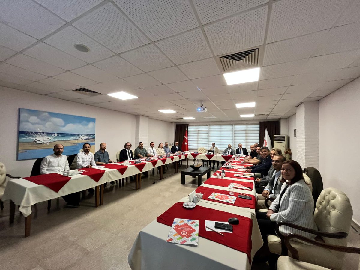 Ateknokent's tweet photo. 📍 Isparta 

Genel Müdürümüz Dr. @ibrahim___yavuz, Batı Akdeniz Kalkınma Ajansı (BAKA) koordinasyonunda, Süleyman Demirel Üniversitesi ev sahipliğinde gerçekleştirilen TR61 Bölgesi Akıllı Uzmanlaşma Stratejisi (S3) Platformu III. Toplantısı'na katıldı.

Toplantıda; TR61 Bölgesi Akıllı Uzmanlaşma Stratejisi uygulama süreci, teknoloji transfer ofisleri tarafından yürütülen fikri ve sınai mülkiyet hakları çalışmaları, bölgesel laboratuvar altyapısının etkin kullanımı, üniversite-sanayi iş birliğinin geliştirilmesine yönelik çalışmalar ele alındı. Ayrıca bölgenin öncelikli uzmanlaşma alanlarına yönelik yürütülen çalışmalar ile iş birliği fırsatları değerlendirildi.

#AntalyaTeknokent #BAKA #TR61 #ÜniversiteSanayiİşBirliği