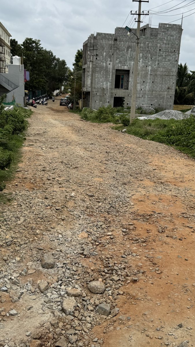 sohambharucha's tweet photo. @BBMPSWMSplComm @bbmpcommr @BDAOfficialGok my kid is studying @PodarIndia Magadi Road, Bangalore in jr kg. We drop and pick up our kid on scooter. The roads connecting main road to streen is really in bad shape that may result in a bad incident. Request you to take quick action. https://t.co/G1POafwXgr