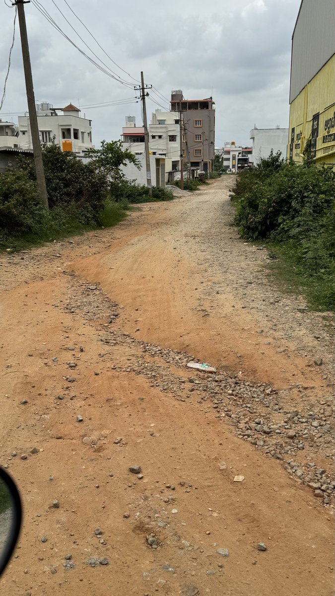 sohambharucha's tweet photo. @BBMPSWMSplComm @bbmpcommr @BDAOfficialGok my kid is studying @PodarIndia Magadi Road, Bangalore in jr kg. We drop and pick up our kid on scooter. The roads connecting main road to streen is really in bad shape that may result in a bad incident. Request you to take quick action. https://t.co/G1POafwXgr