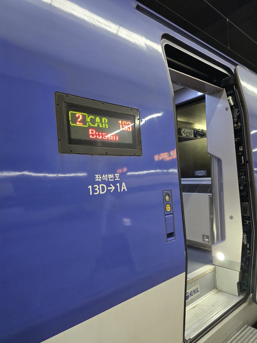 Chanddinngg's tweet photo. 부산 혼여 시작🚄💙 https://t.co/KMqA2XnD0T