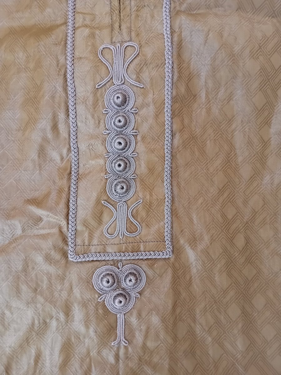 Mohab_Luxury's tweet photo. #MohAbLuxury #LuxuryMenswear #AfricanFashion #NorthernFashion #KaftanStyle #MensLuxuryFashion #RoyalElegance #HandcraftedFashion #FashionDesigner #BlueElegance #TimelessStyle #EidFashion #LuxuryKaftan #MadeWithExcellence https://t.co/Zhijhm49l1