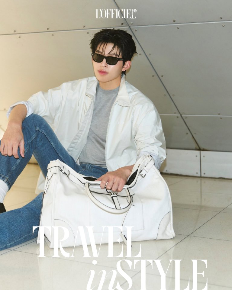LOfficielThai's tweet photo. #TravelInStyle ประมวลภาพแอร์พอร์ตลุคของปอนด์-ณราวิชญ์ ก่อนออกเดินทางสู่มิลาน ประเทศอิตาลี เพื่อเข้าชม #Prada Spring/Summer 2027 Menswear Show ซึ่งจะจัดขึ้นในวันที่ 21 มิถุนายนนี้ เวลา 19.00 น. ตามเวลาประเทศไทย

#LOfficielThailand
#PradaSS27
#ppnaravit https://t.co/PuPmDHqDMH