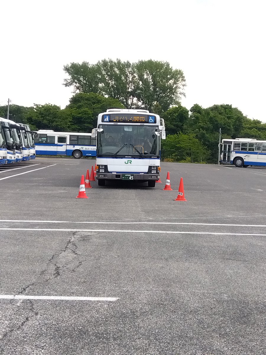 jrb_kanto's tweet photo. 🚌JRバス白棚線運転体験のお知らせ🚌

毎度ご好評の #白棚線運転体験 を7月～8月も下記の日程で開催します！
7/11(土)、7/12(日)
8/29(土)、8/30(日)
これまで運転体験で使用した2両が引退したため、写真の2両を使用予定です！
夏休みの思い出にいかがですか？
申込みはJRE MALLチケットからお早めに🖊 https://t.co/D52pF4nJdv