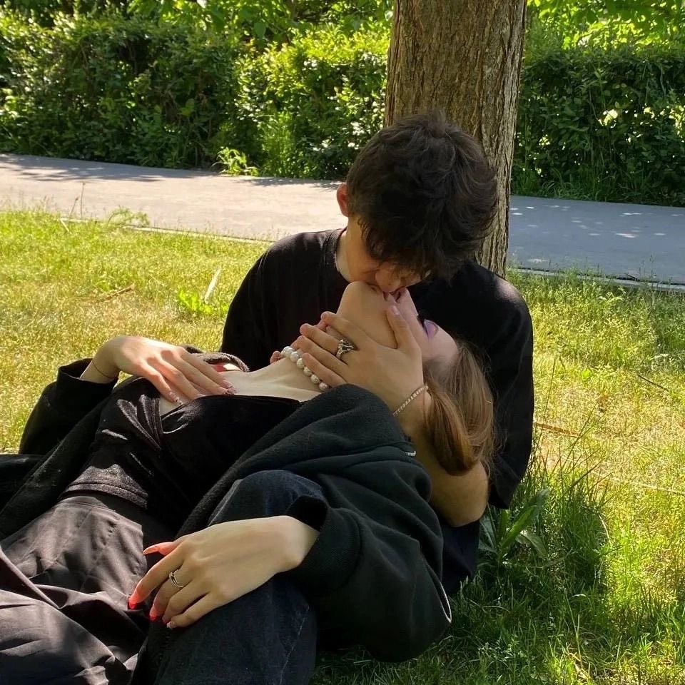 Elenalune_'s tweet photo. genuine love will find you in June 2026 🕊️🤍 https://t.co/s0P3p5rBB4