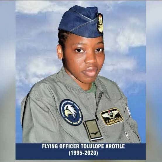Rise_Forge's tweet photo. REMEMBERING FLYING OFFICER TOLULOPE SARAH AROTILE🕊️🇳🇬

She was only 24 years old when she made history.
A few months later, an entire nation was mourning her loss.

Many people dream of breaking barriers. Flying Officer Tolulope Sarah Arotile shattered one of the biggest in Nigerian Military aviation and inspired a generation in the process.

Born on 13 December 1995 in Kaduna State to parents from Ijumu Local Government Area of Kogi State, Tolulope's journey was defined by determination, discipline, and excellence from an early age.

A Dream Takes Flight

Her Military journey began when she gained admission into the Nigerian Defence Academy (NDA), Kaduna, as a member of the 64 Regular Course in 2012.

After years of rigorous Military and academic training, she graduated and was commissioned into the Nigerian Air Force as a Pilot Officer in September 2017.

Driven by her passion for flying, she proceeded for specialized flight training and would later make history as Nigeria's first-ever female combat helicopter pilot, a feat that earned her admiration across the country and beyond.

A Warrior in the Skies🚁
In 2019, Flying Officer Arotile was winged as a combat helicopter pilot and deployed to support military operations against insurgents, armed bandits, and other criminal elements threatening Nigeria's security.

She flew combat missions in support of operations in northern Nigeria, providing aerial reconnaissance, surveillance, and air support to troops on the ground.

At a time when the Nation faced serious security challenges, she distinguished herself through courage, professionalism, and dedication to duty.

Her achievements proved that excellence has no gender and that determination can overcome even the highest barriers.

A Nation's Loss💔
On 14 July 2020, tragedy struck.
Not during a combat mission. Not while flying.
Flying Officer Arotile died following injuries sustained in a road traffic accident at the Nigerian Air Force Base, Kaduna. According to official investigations, she was struck by a vehicle driven by a former secondary school classmate who was attempting to reverse after spotting her.

The shocking news sent waves of grief across Nigeria.
A Nation that had only begun to witness her immense potential was suddenly forced to say goodbye.

Though her life was brief, her impact was extraordinary.
She became a symbol of courage, perseverance, and hope for countless young Nigerians, especially young women aspiring to serve their Nation in professions once considered out of reach.

Today, Flying Officer Tolulope Arotile remains one of the most celebrated officers in the history of the Nigerian Air Force.

She proved that dreams are valid, barriers can be broken, and excellence leaves a lasting mark.

She may have flown for only a short time, but she soared high enough to inspire a Nation.

Do you remember Flying Officer Tolulope Sarah Arotile, Nigeria's first female combat helicopter pilot?

May her gentle gallant Combatant soul continue to rest in perfect peace. 🕊️

Follow @Rise_Forge for more stories of service, sacrifice, military history, and the remarkable men and women who have shaped Nigeria's Armed Forces. 🇳🇬✈️🫡
