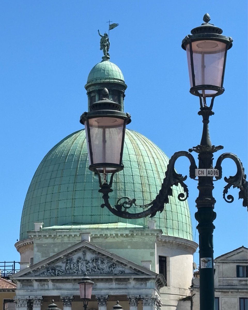 IntrecciVE's tweet photo. Sulla lanterna #venezia #venice #veneziagram #igersvenezia #veneziadavivere #venise #tourguide #travel #travelgram #guidetouristique https://t.co/v3C53MwTDg