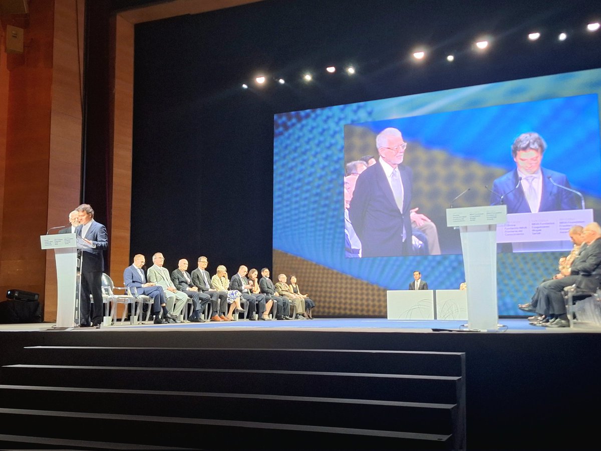 EvaOrtegaPaino's tweet photo. Impresionada por el talento excepcional de las personas galardonadas con los #PremiosFrontera del Conocimiento que promueve la @FundacionBBVA con la colaboración del @CSIC. Gracias por expandir los límites de la Ciencia y la Cultura más allá de lo conocido. Mi más sincera enhorabuena.