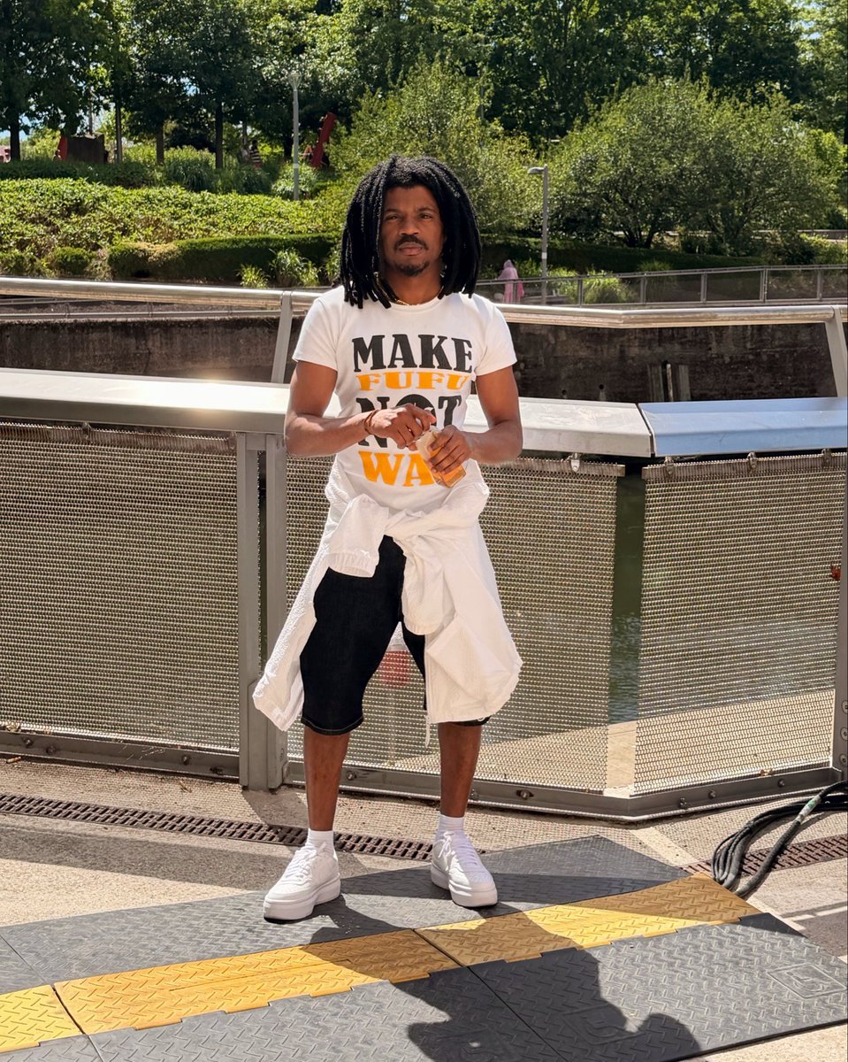 Jhybo's tweet photo. If you see me pass by holla at your Boy. Summer don start !! https://t.co/qpE3J5wJhh