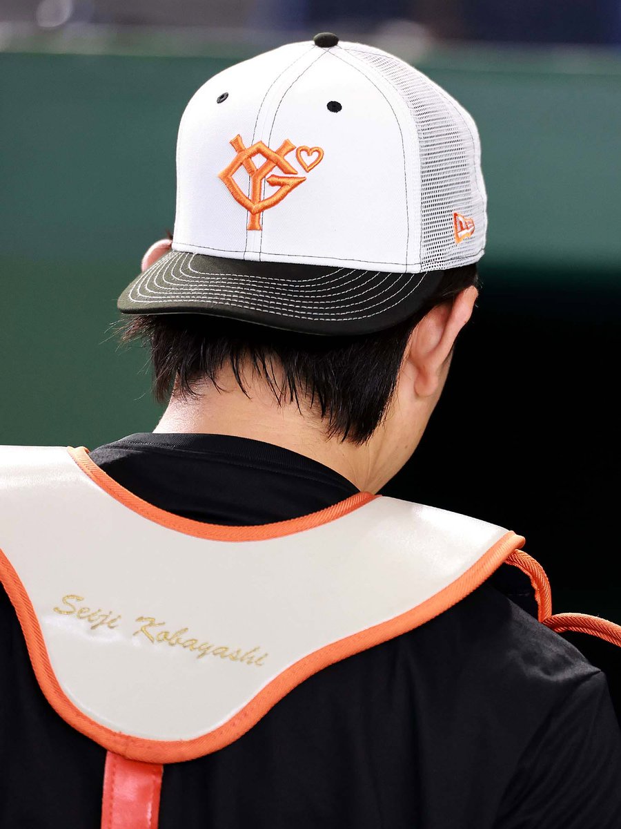 TokyoGiants's tweet photo. 【一軍】巨人 vs 中日
東京ドーム🏟
18時試合開始⚾

#NEWERA®× #BASICKS とのコラボレーションしたプラクティスキャップを、本日の練習からチームが着用しています🧡
https://t.co/JwOsvMQwX3 https://t.co/3AN7u4QeD1