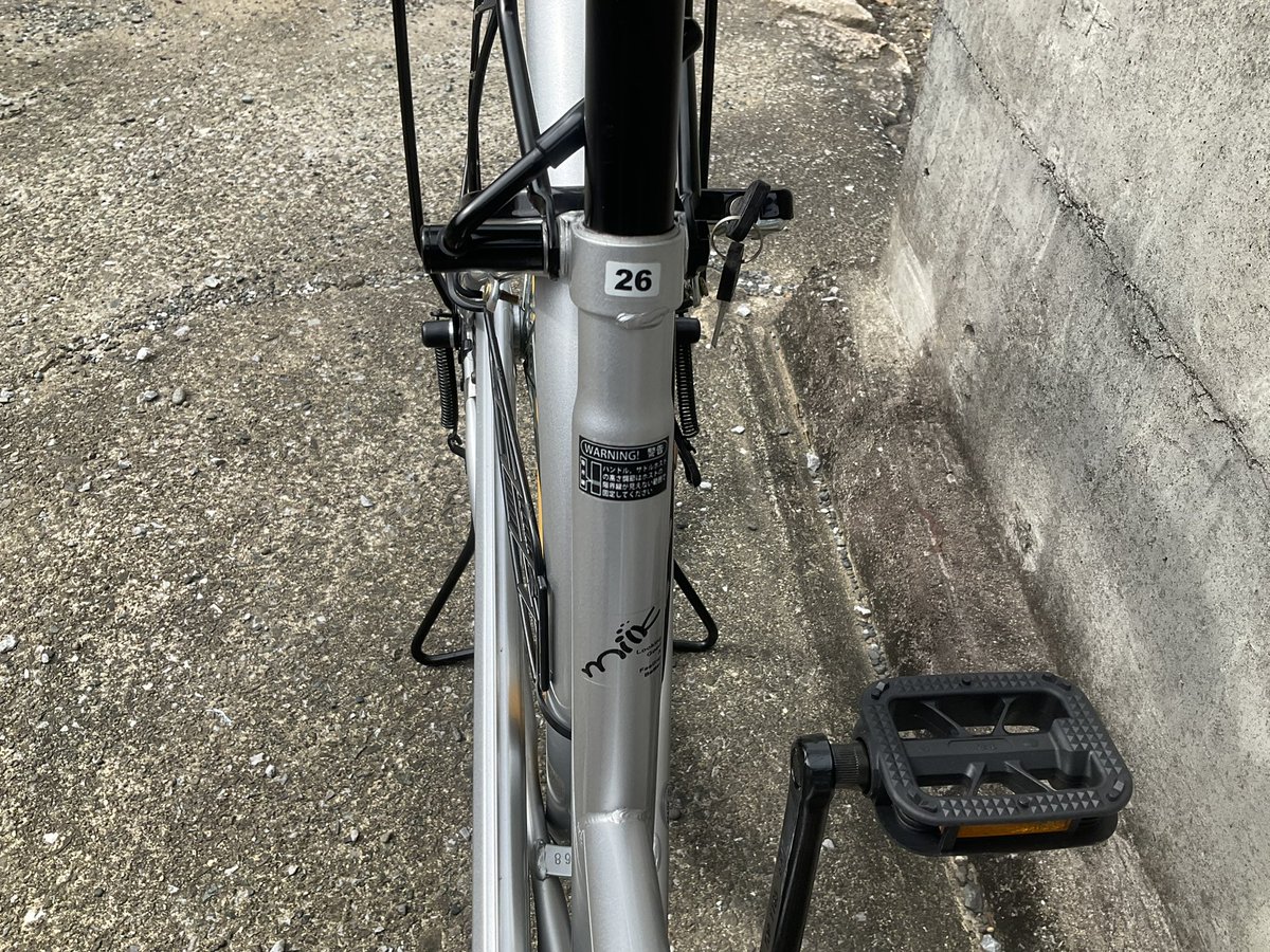 hirata_cycle's tweet photo. 長期在庫品メンテナンス車もういっちょ！サカイ製26㌅オートLEDライト軽快車。タイヤもパナソニックちょっといいヤツに替えました^^ペダル以外全てグリスアップ済み。防犯登録、TSマーク、消費税込みで18,000円。よろしくお願いします！#高知 #自転車 #長期在庫品新車 #自転車のある毎日を https://t.co/tLGP0JDDiD