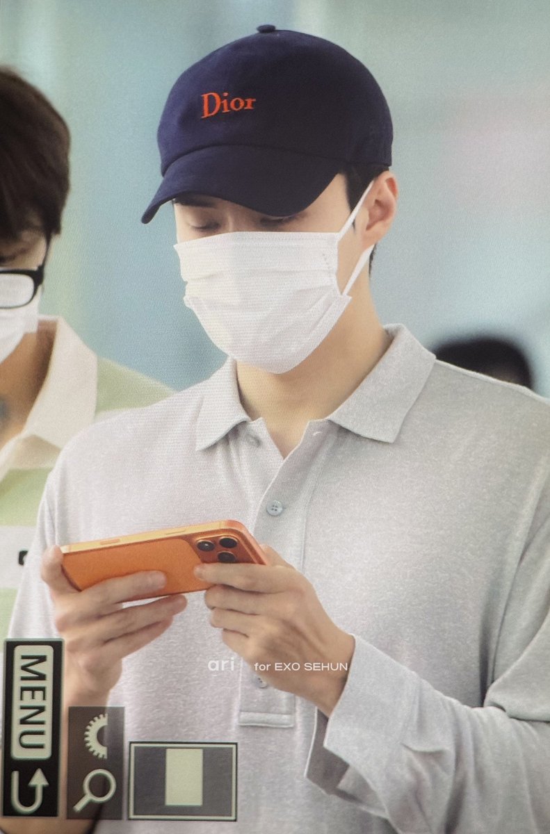oohari412's tweet photo. 260619 게임 삼매경 🎮 #세훈 #SEHUN https://t.co/xernJ82Nbk