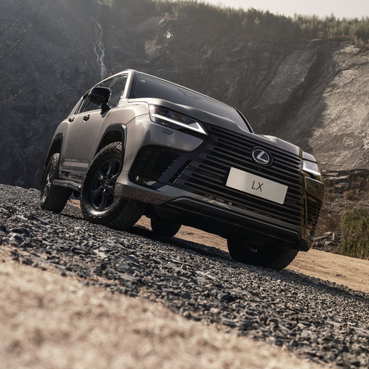 Lexus_SA's tweet photo. Adventure, hybrid technology and performance all in one. The Lexus LX 700h Overtrail has a new parallel hybrid system, keeping the renowned off-road capabilities of the flagship SUV while embracing electrification and reducing emissions. Add a 🌍 if you’d drive one. https://t.co/Xa2pqgJyzm
