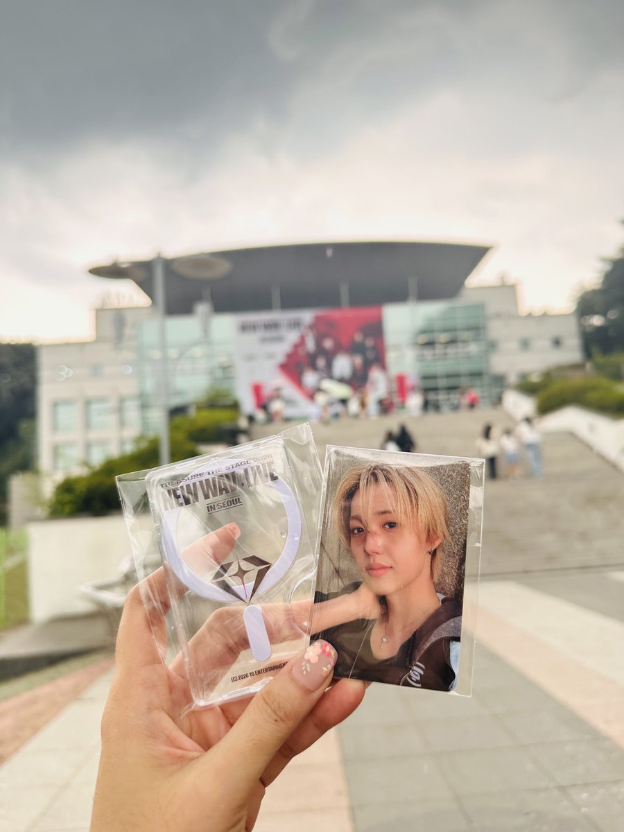 twinkledob's tweet photo. Yas!! Doyoung pc secured! 

#TREASURE_TheStage #NewWavLive #TREASURE https://t.co/BW1xo6sqa7