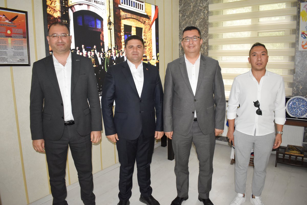 skbld's tweet photo. Şereflikoçhisar İlçe Tapu Müdürü Sayın Kayhan Ümit Kutlucan, iadei ziyaret kapsamında Belediye Başkanımız Sayın Mustafa Koçak’ı ziyaret etti.

İlçe Tapu Müdürü Sayın Kayhan Ümit Kutlucan’a nazik ziyaretinden dolayı teşekkür ederiz. https://t.co/5oO4ZTDysU