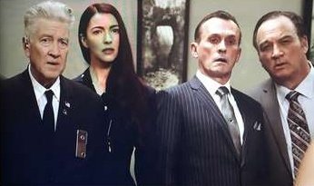 redrajn's tweet photo. My genuine reaction after finishing Twin Peaks https://t.co/dUnGKKkRnU