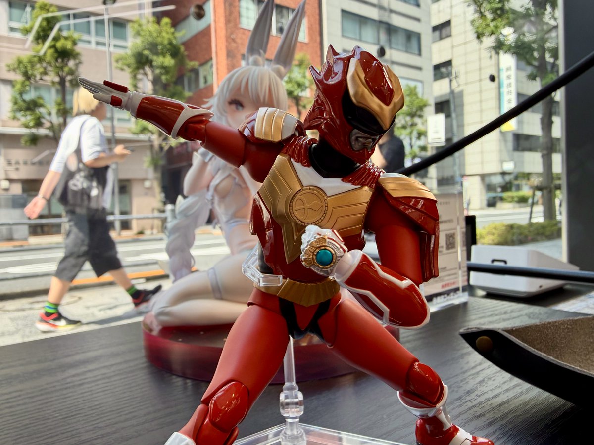figureTokyo_02's tweet photo. 【ご予約受付中🔥】

伝説の炎の戦士が、ついにアクションフィギュアとなって登場！

『#超星神グランセイザー』より「セイザータリアス」が立体化。

黄金の弓を携えた勇ましい姿はもちろん、多関節可動により迫力ある戦闘ポーズや必殺アクションも自由自在に再現可能✨

あの日胸を熱くした記憶を、ぜひその手に。

📍ご予約はこちら
➤https://t.co/JB6znosxhV

※実物は「東京フィギュアAKIBAGallery」にて展示中
#フィギュア #グランセイザー