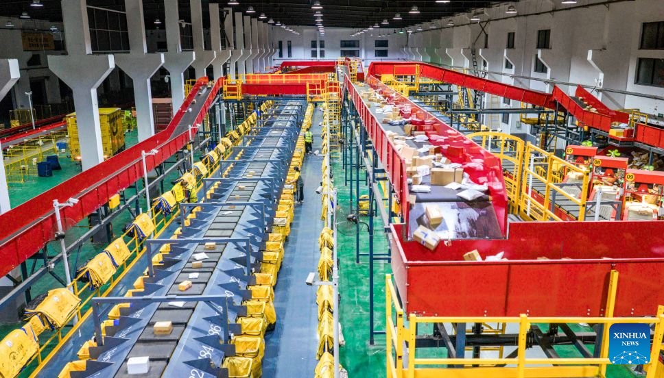 edwardv99's tweet photo. China's e-commerce, logistics companies prepare for annual online shopping festival
https://t.co/uVFwzMKAiX
#businessinchina #business #economy #China #ecommerce #logistics #companies #prepare #for #annual #online #shopping #festival https://t.co/oQZwJfwQts