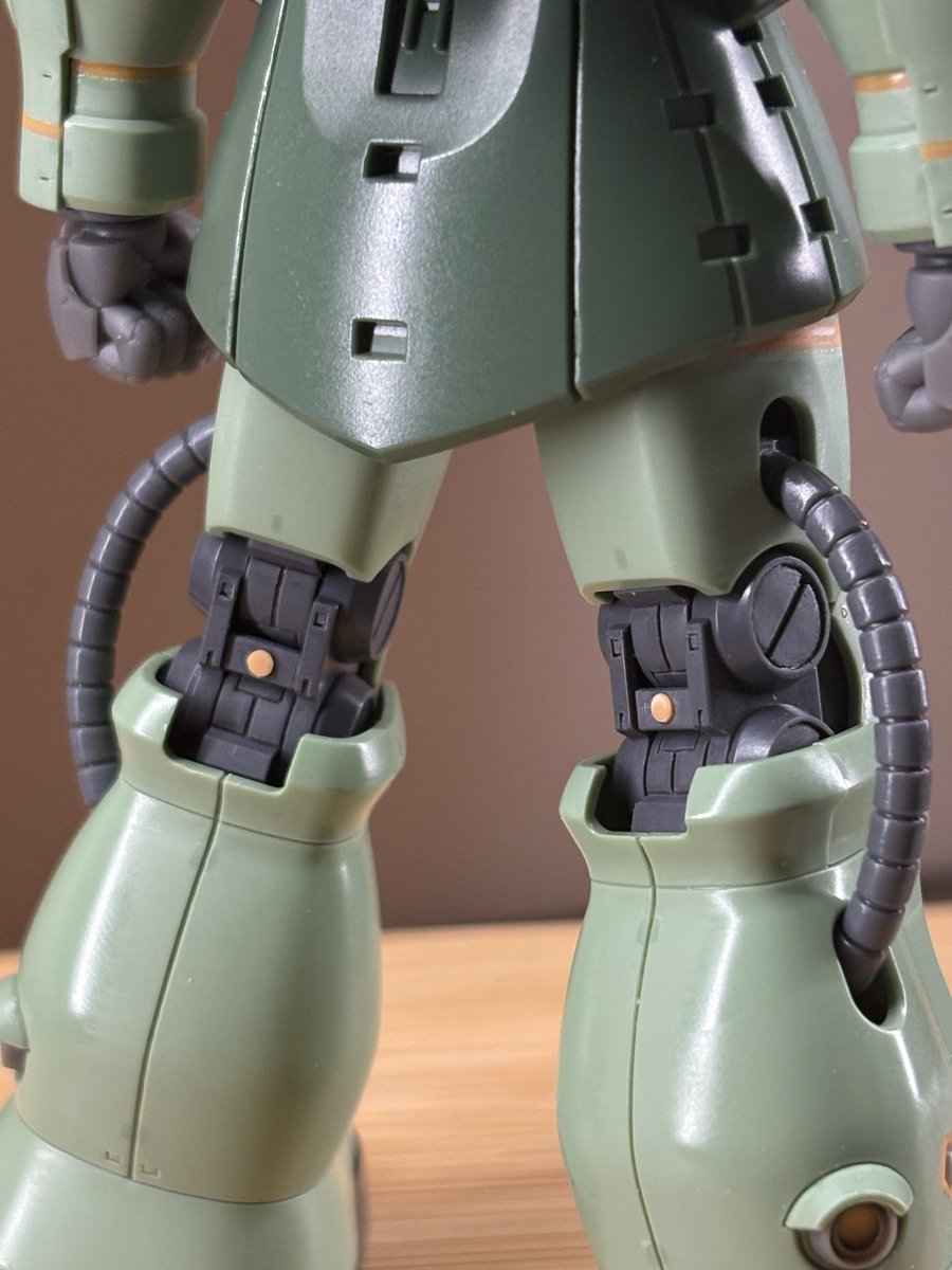 Honjapla's tweet photo. The back of the knees is an area I really enjoy detailing. I think my goal with it is to disguise the fact the scale is 1/144 😎 https://t.co/bOSie41cA4