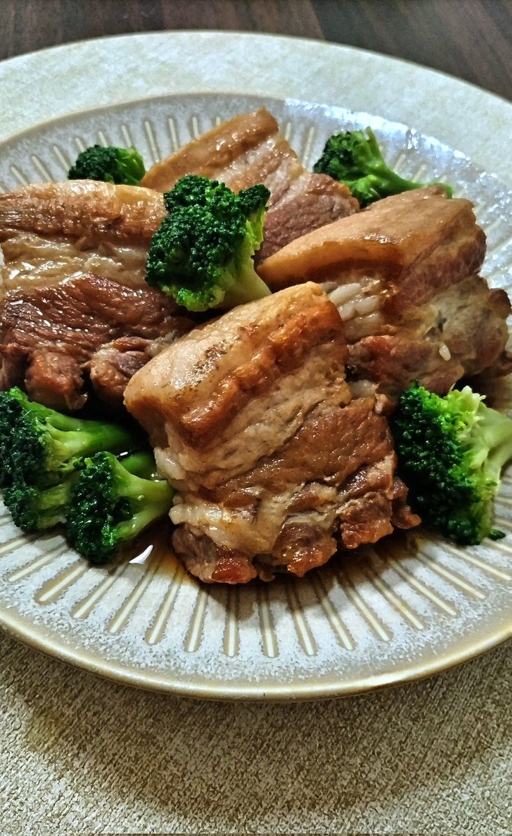 ayuayuhi's tweet photo. 🌿お食事🌿
豚の角煮
お口の中で
ほろほろトロける
幸せ金曜日

＃料理記録
＃料理好きな人と繋がりたい https://t.co/4xxjvI5BAr