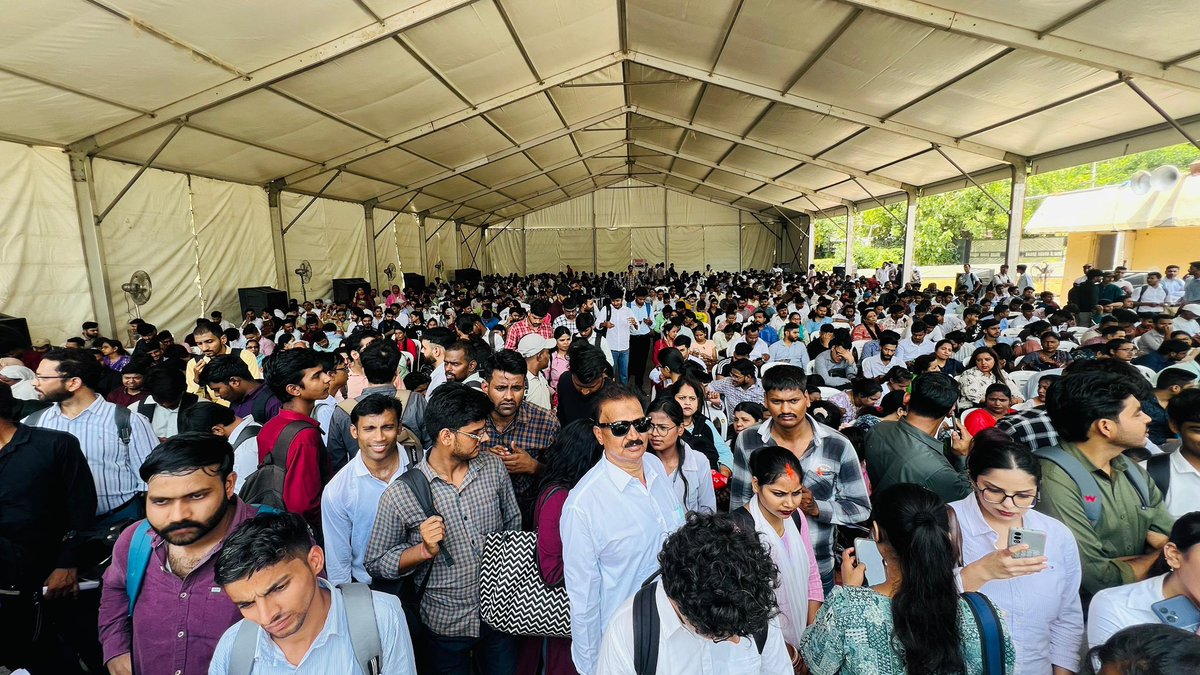 thispodcastguy's tweet photo. This job fare is organised by IYC on the birthday of Rahul Gandhi.

In the era of performative activism, this is how the Youth Brigade of Rahul Bhaiya is working.

IT’S YOUR DUTY TO LET PEOPLE KNOW ABOUT THIS. https://t.co/30Uz8rppH8